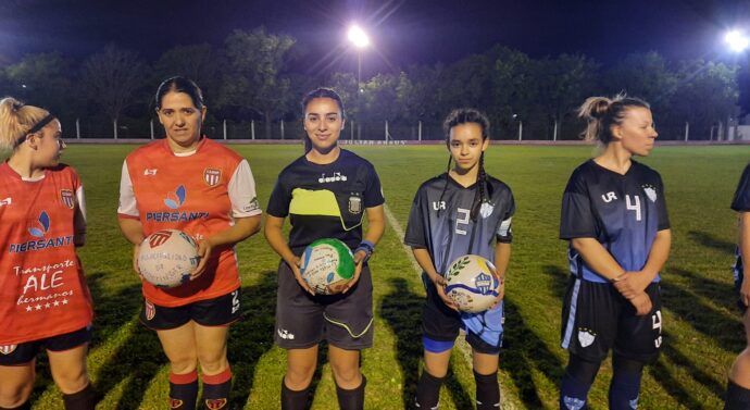 Noetinger presentó las obras de “Arte en Pelotas” en el clásico femenino