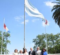 En un emotivo acto, Guatimozín izó por primera vez su bandera