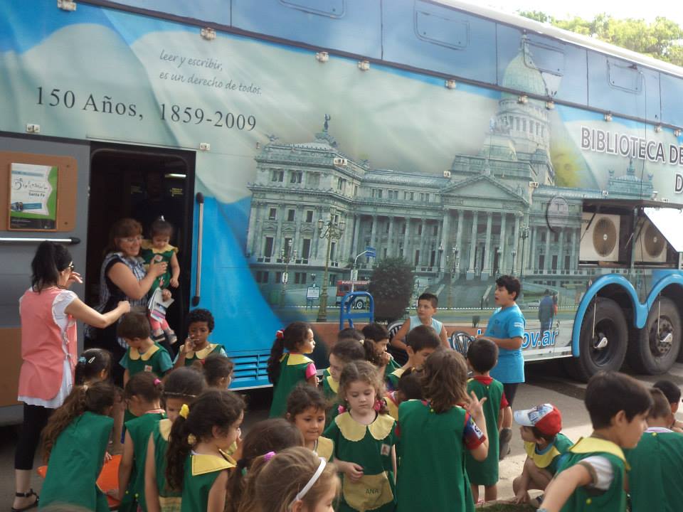 El Bibliomóvil del Congreso de la Nación visitó San Genaro