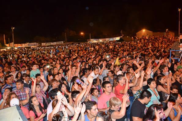 Multitudinarios «Carnavales Regionales» en El Trébol