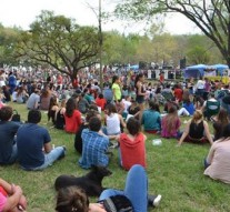 Multitudinario festejo del Día de la Primavera en El Trébol