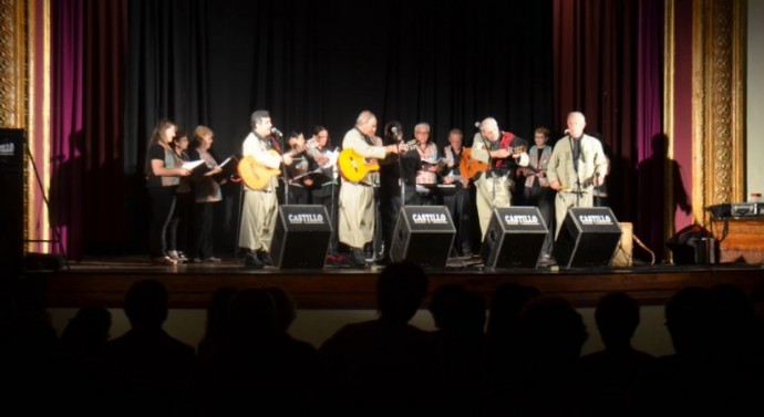 Gran noche del Coro y Los Puesteros en el Cervantes