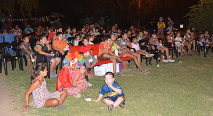 El Trébol: Los niños vivieron una tarde llena de juegos y cine