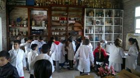 Bustinza: Visita de alumnos al Museo Comunal