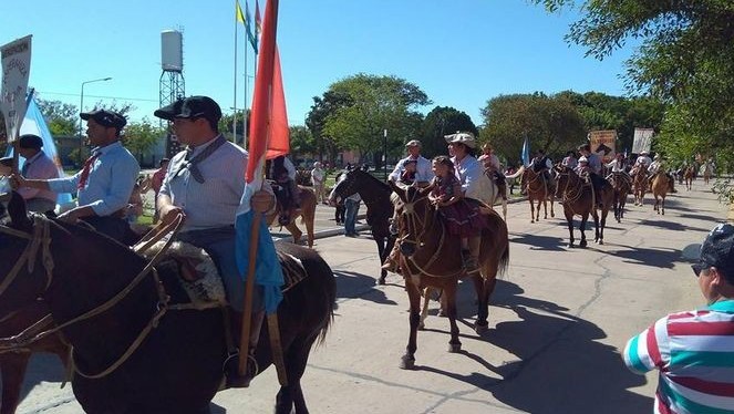Serodino: Gran desfile y destrezas criollas “Semana de Mayo”