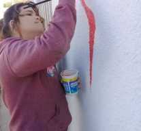 El Taller Municipal de Pintura de San Jorge pinta un mural en el Área de la Mujer