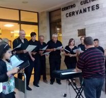 El Coro Municipal llevó su canto por calles de El Trébol