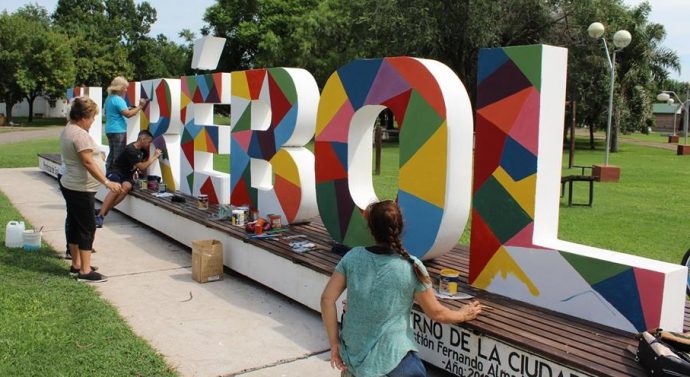 El Trébol: Se intervino el “Monumento a las letras”
