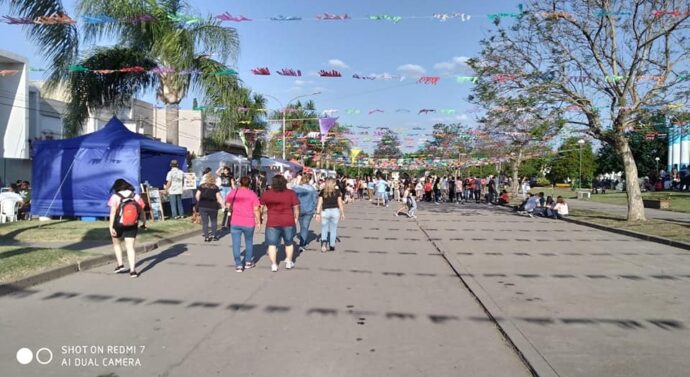 «Gran Feria Peatonal de Emprendimientos y Comercios» en María Juana