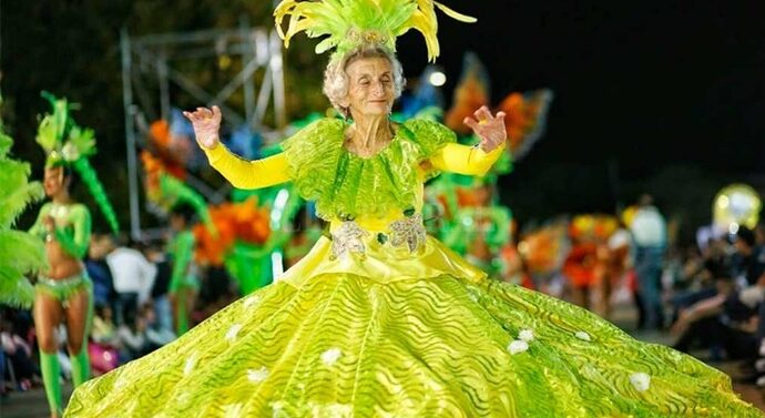 Con 81 años, «Porota» fue la embajadora del Carnaval de Sastre