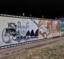Sastre: Pintan un mural para homenajear a artesanos mecánicos y constructores