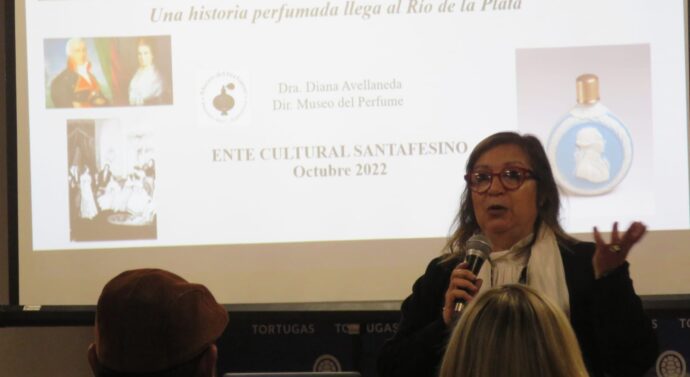 La Directora del «Museo del Perfume» tuvo su primera conferencia en Tortugas