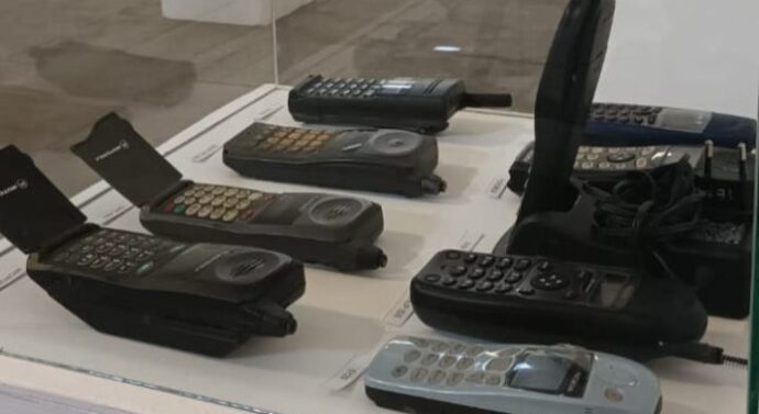 Muestra sobre la historia del celular en el Museo de El Trébol