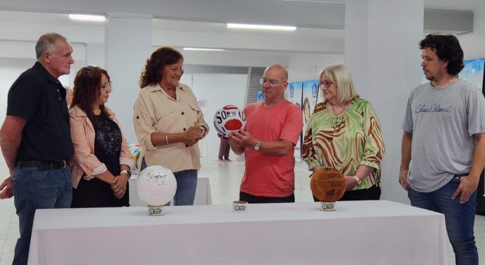 En Sastre se inauguró la  “Arte en Pelotas” y “Campeones”