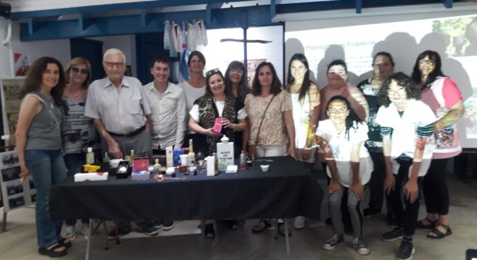 El «Museo del Perfume» finalizó su gira en Las Rosas