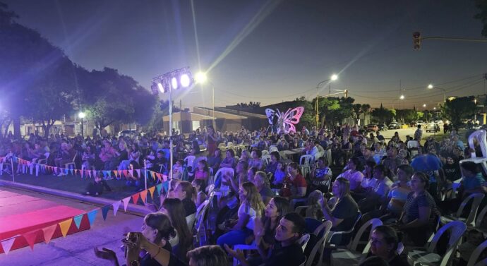 Cierre a puro baile de los Talleres del Liceo Municipal de Sastre