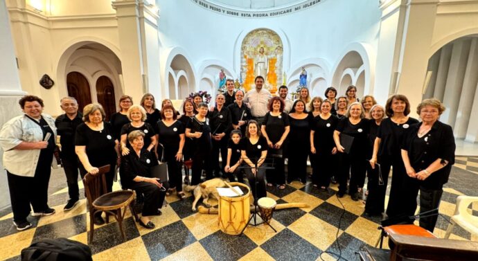 El Coro Municipal brindó su concierto de fin de año en la parroquia de Cañada de Gómez