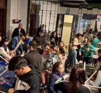 Hermosa tarde de sábado se vivió en Armstrong confeccionando los barriletes para el «Volando Alto»