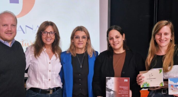 Entregaron los libros «De Pueblo en Pueblo 2025» en María Juana.