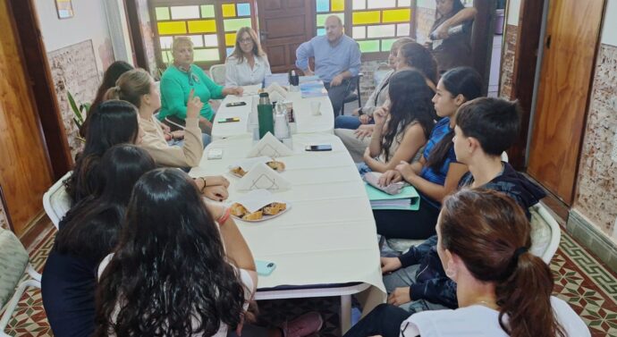 «Clave de Cuento» y «De Pueblo en Pueblo 2025» llegaron a Los Cardos