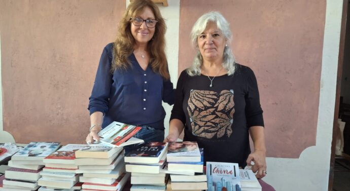 Libros que unen: La Biblioteca Popular María Lagomarsino de Pueblo Andino, recibió material de la donación de Editorial Plataforma.