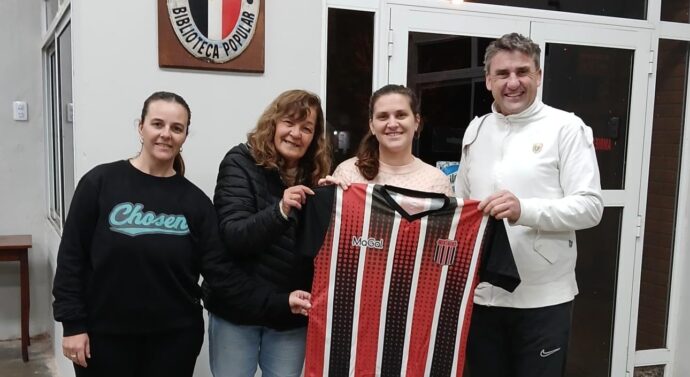El Rigby Football Club entregó su camiseta a la Comuna
