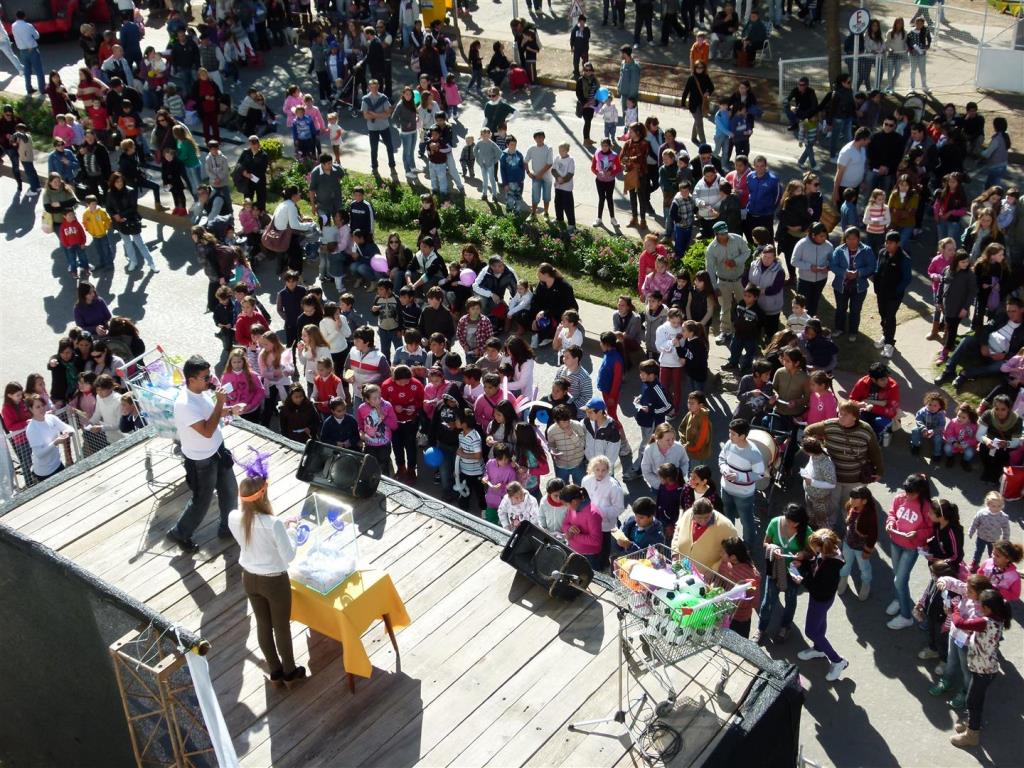 Esperanza: JUNTOS POR LOS NIÑOS Casi cinco mil personas se dieron cita en Plaza San Martín.