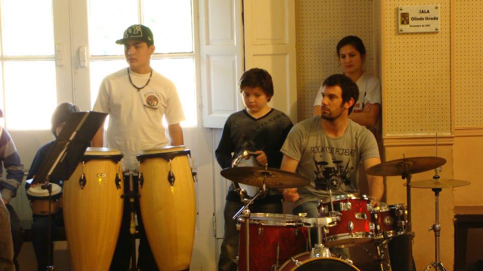 Sastre: Taller de capacitación en trompeta, saxo, flauta traversa y batería.