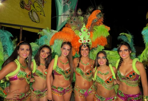 Sastre vibró al ritmo del Carnaval