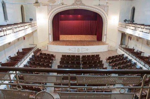 Comenzaron a remodelar el Teatro Kadima de Moises Ville