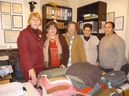 María Juana: El taller de crochet entregó bufandas