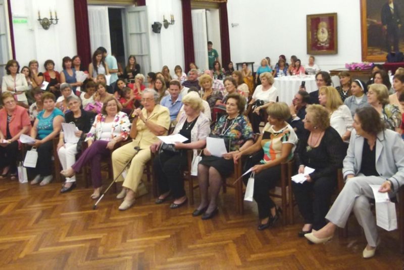 Esperanza: Reconocimiento especial a mujeres