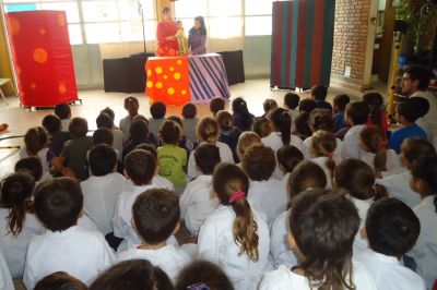 Esperanza: El Cervantes va a la Escuela y la Escuela va al Cervantes