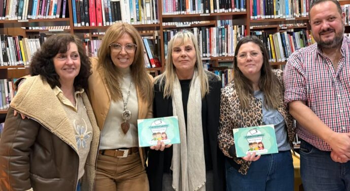 En Felicia se hicieron entrega de «Clave de Cuento» y «De Pueblo en Pueblo»