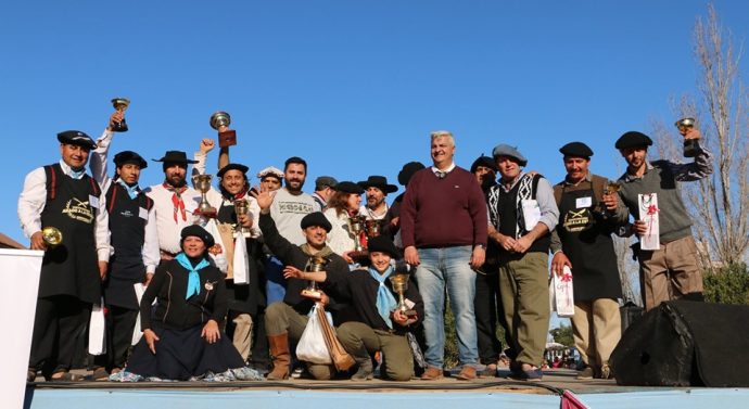 Una multitud acompañó el «3° Concurso de Asado a la Estaca» en Arroyo Seco