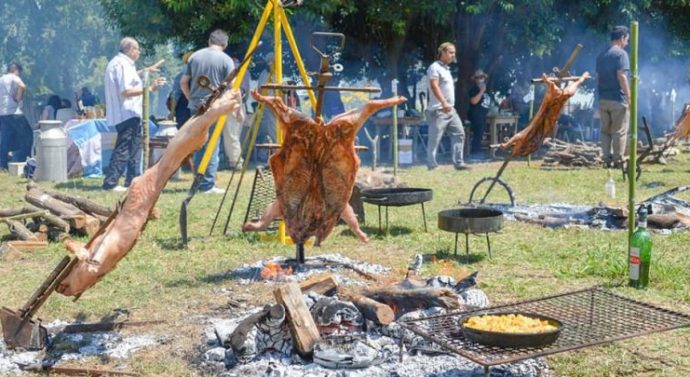 Villa Mugueta palpita la 5° Fiesta del Lechón a la Estaca