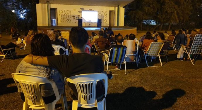 «Cine a la reposera» en Arroyo Seco