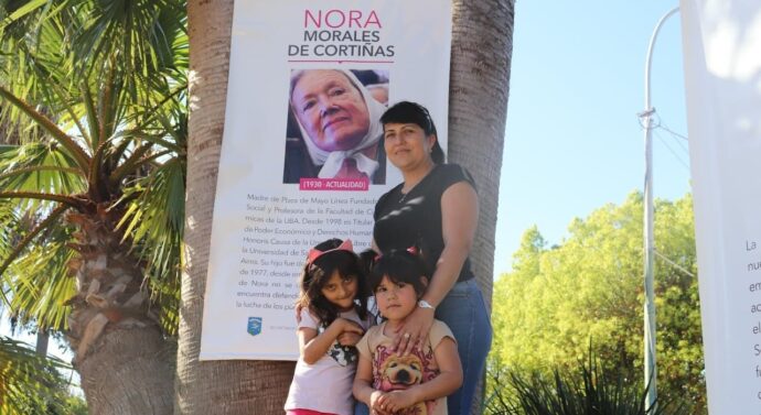 «Ellas y la lucha…» se expuso en la Plaza de Fighiera