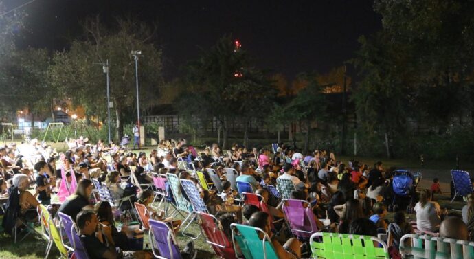 Arroyo Seco: Anfiteatro lleno en la presentación de “Encanto”