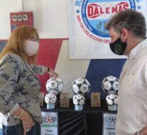 Giaccone visitó el «Museo de Pelotas» de la fábrica Dalemás en Bell Ville