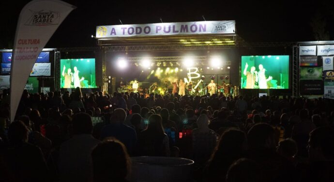 Multitudinaria noche de cierre de «A todo Pulmón» en Santa Isabel