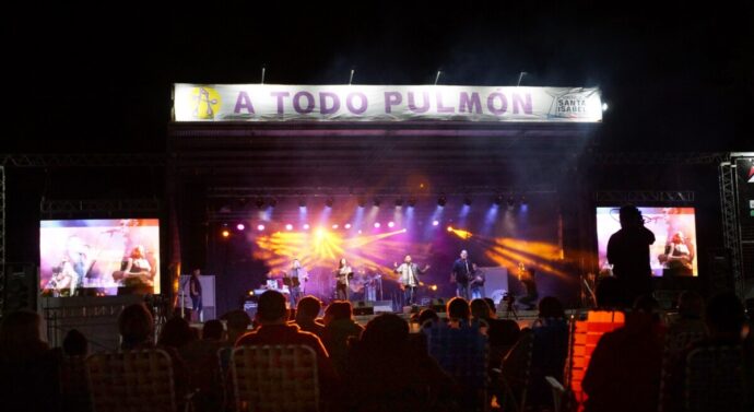 La noche apertura de «A Todo Pulmón» iluminó a Santa Isabel