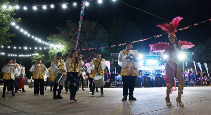 Santa Isabel celebró el gran baile de Carnaval