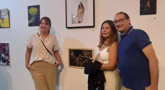 «Helenas…la otra mujer» se expuso en el Paseo de las Artes en CABA