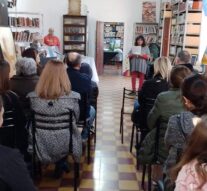 La Biblioteca Moreno de Villada cumplió años e inauguró la muestra «Forma y Color»