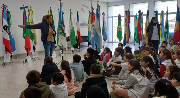 «Abanderados» se presentó en Acebal