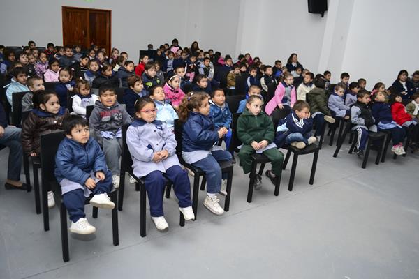 A sala llena, más de 200 niños disfrutaron cine nacional en Recreo
