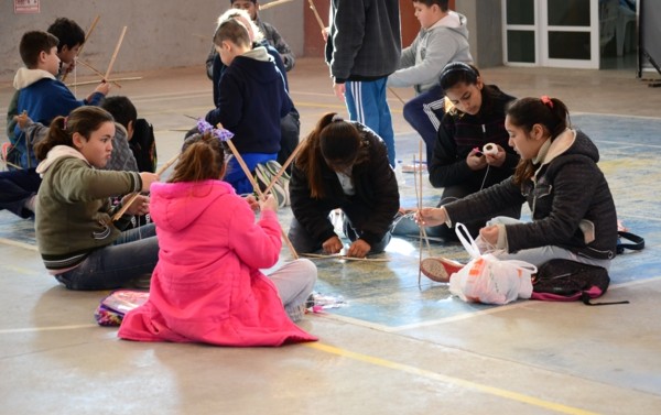 Recreo: En Vacaciones los pequeños confeccionaron sus barriletes