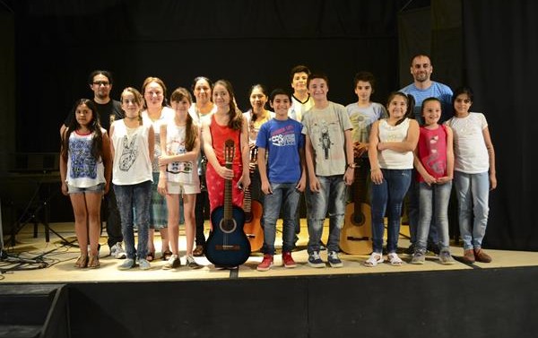 Recreo: Alumnos de Teclados y Guitarra ofrecieron variado repertorio