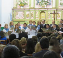 El Coro Polifónico de Gálvez se presentó en la histórica Parroquia de Santa Rosa